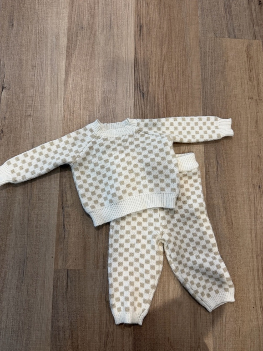 Cream & Beige Checkered Knit Sweater Set